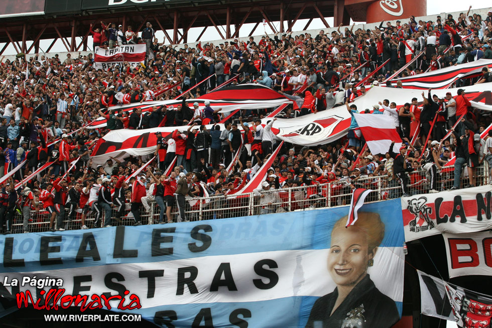 River Plate vs Banfield (CL 2009) 12